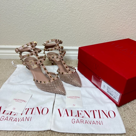 💕Valentine’s day Gift💕 VALENTINO GARAVANI
Rockstud 65 embellished leather pumps - Picture 9 of 10